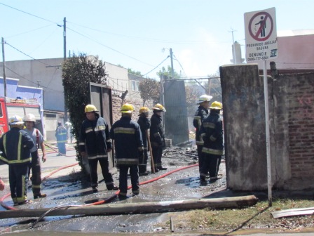 Un incendio afectó a una planta de reciclado en San Fernando 