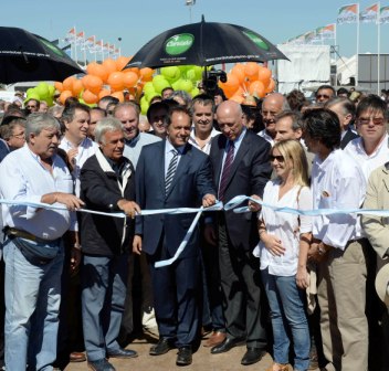 Scioli al inaugurar la 7ª Edición de la Expoagro Scioli al inaugurar la 7ª Edición de la Expoagro