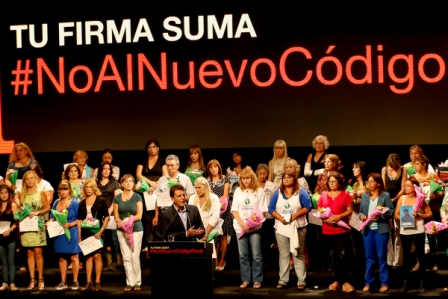 Con la compañía de legisladores e intendentes del Frente Renovador y 50 familias víctimas de hechos de violencia e inseguridad, el diputado nacional presentó formalmente la campaña nacional de recolección de firmas Con la compañía de legisladores e intendentes del Frente Renovador y 50 familias víctimas de hechos de violencia e inseguridad, el diputado nacional presentó formalmente la campaña nacional de recolección de firmas