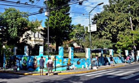 Artistas locales pintaron los alrededores del Jardín N° 901 de San Fernando Artistas locales pintaron los alrededores del Jardín N° 901 de San Fernando