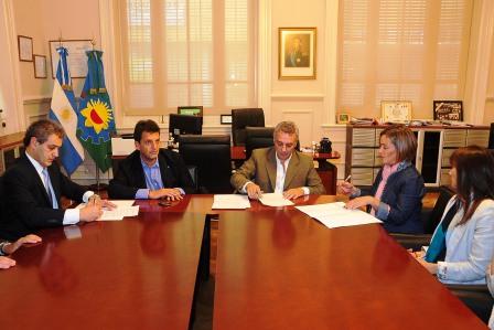 Massalin ratificó su apoyo, mediante la firma de un nuevo convenio en el despacho del intendente de Tigre, el Dr. Julio Zamora Massalin ratificó su apoyo, mediante la firma de un nuevo convenio en el despacho del intendente de Tigre, el Dr. Julio Zamora