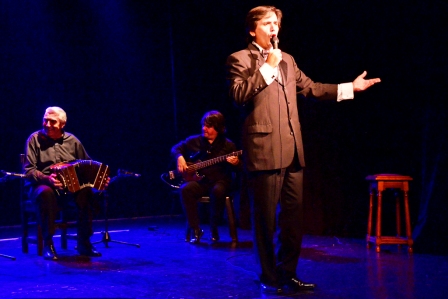 Alberto Bianco se presentó en el renovado teatro de victoria e hizo disfrutar una noche bien porteña a ciento de vecinos Alberto Bianco se presentó en el renovado teatro de victoria e hizo disfrutar una noche bien porteña a ciento de vecinos