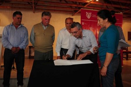 El Municipio comenzó la validación de planos y demás actos administrativos con el objetivo de mejorar la situación de 46 familias del Barrio Virgen del Talar El Municipio comenzó la validación de planos y demás actos administrativos con el objetivo de mejorar la situación de 46 familias del Barrio Virgen del Talar