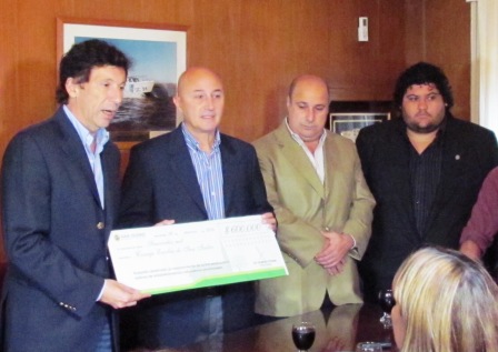 El municipio de San Isidro entregó un subsidio para escuelas provinciales El municipio de San Isidro entregó un subsidio para escuelas provinciales