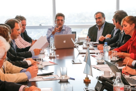 Sergio Massa se reunió en Tigre con legisladores del bloque e integrantes del Equipo Económico del Frente Renovador Sergio Massa se reunió en Tigre con legisladores del bloque e integrantes del Equipo Económico del Frente Renovador