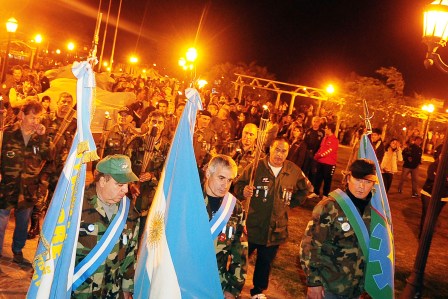 Se realizó en Tigre una emotiva vigila en honor a los héroes de Malvinas Se realizó en Tigre una emotiva vigila en honor a los héroes de Malvinas