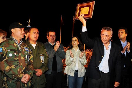 Se realizó en Tigre una emotiva vigila en honor a los héroes de Malvinas Se realizó en Tigre una emotiva vigila en honor a los héroes de Malvinas