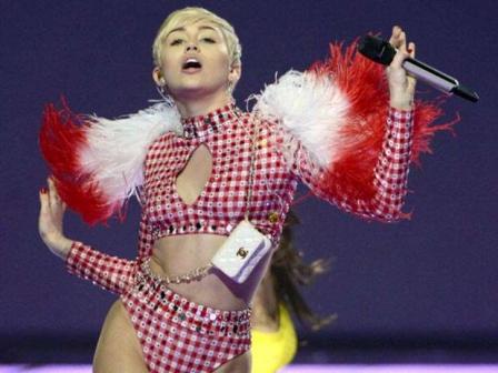 Miley Cyrus dará concierto donde todos estén desnudos, incluido el público Miley Cyrus dará concierto donde todos estén desnudos, incluido el público