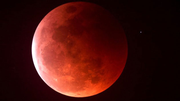 Un eclipse hará que la Luna se vea roja esta madrugada 
