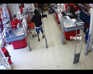 Detienen en Tigre a dos delincuentes por robar un supermercado.