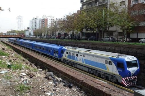 Aumentan 100% las tarifas para los viajes en el tren San Martin Aumentan 100% las tarifas para los viajes en el tren San Martin