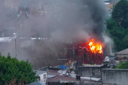 Un incendio afectó un complejo de viviendas en el centro de Tigre 
