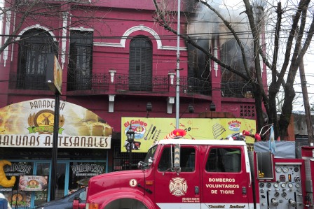 Un incendio afectó un complejo de viviendas en el centro de Tigre Un incendio afectó un complejo de viviendas en el centro de Tigre