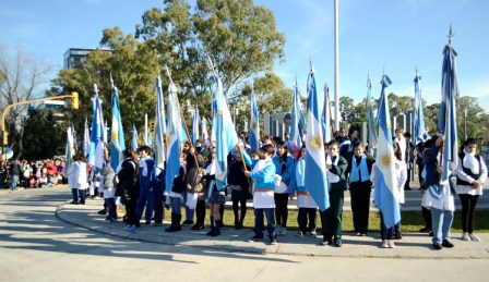 Hicieron su promesa a la bandera 1.500 alumnos de escuelas de Vicente López