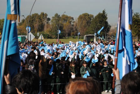 Hicieron su promesa a la bandera 1.500 alumnos de escuelas de Vicente López