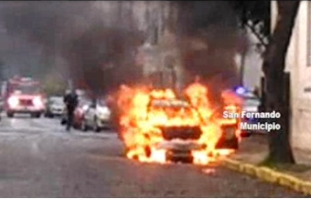 Gracias a las Cámaras los Bomberos de San Fernando extinguieron el incendio de un auto