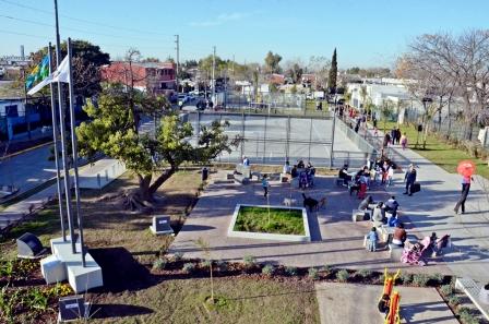 Andreotti inauguró la nueva Plaza de Villa del Carmen