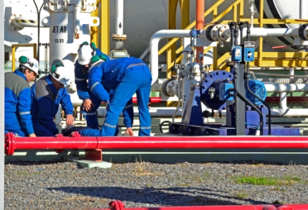 Crisis energética mundial: bloqueos en el estrecho de Ormuz disparan precios de petróleo y alimentos