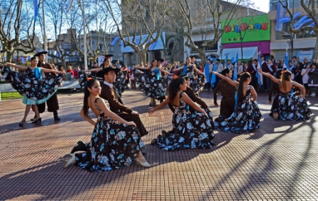 San Fernando celebró el Día de la Independencia en la Plaza Mitre 