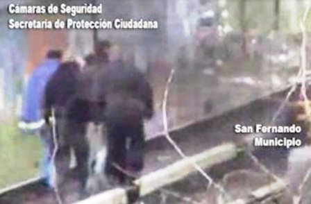 Gracias a las cámaras de seguridad salvan la vida de un joven suicida en San Fernando