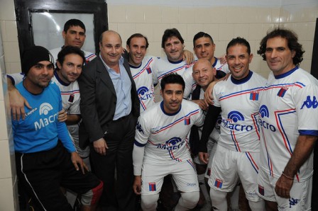 Ex jugadores de Tigre y Boca se jugaron por la solidaridad Ex jugadores de Tigre y Boca se jugaron por la solidaridad