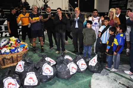 Ex jugadores de Tigre y Boca se jugaron por la solidaridad Ex jugadores de Tigre y Boca se jugaron por la solidaridad