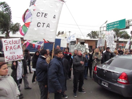 Protesta de trabajadores estatales en el hospital de Pacheco