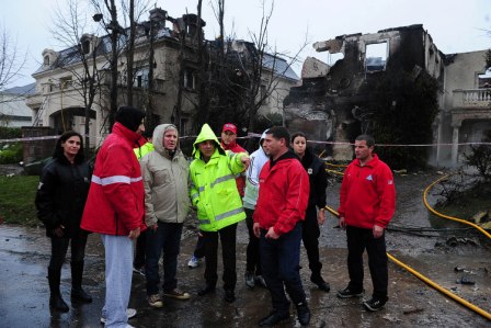 Julio Zamora recorrió el barrio la Isla de Nordelta donde cayó el avión Julio Zamora recorrió el barrio la Isla de Nordelta donde cayó el avión