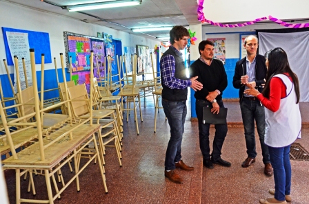 San Fernando entregó mobiliario faltante a la Escuela N° 27, integrada a la doble escolaridad San Fernando entregó mobiliario faltante a la Escuela N° 27, integrada a la doble escolaridad
