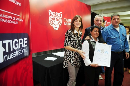 Más de 80 familias de Tigre recibieron su título de propiedad Más de 80 familias de Tigre recibieron su título de propiedad