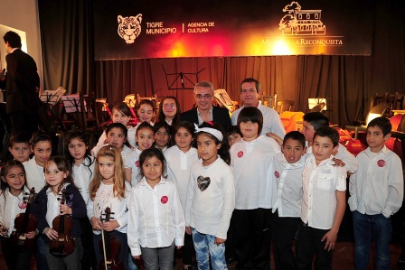 La temporada de música culta finalizó con la presentación especial de los chicos de la Orquesta Escuela Tigre, que deleitaron a 300 vecinos en el Museo de la Reconquista. 