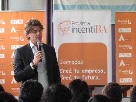 El vicepresidente ejecutivo del Grupo Provincia, Nicolás Scioli, encabezó hoy una jornada de capacitación para jóvenes emprendedores en la Escuela Técnica Nº 4 de Boulogne El vicepresidente ejecutivo del Grupo Provincia, Nicolás Scioli, encabezó hoy una jornada de capacitación para jóvenes emprendedores en la Escuela Técnica Nº 4 de Boulogne