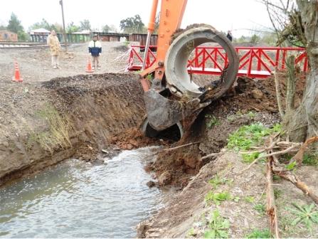 Realizan trabajos de mantenimiento en zanjones de Benavídez Realizan trabajos de mantenimiento en zanjones de Benavídez
