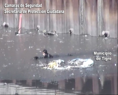 Escapó, saltó al río y fue socorrido por el COT Escapó, saltó al río y fue socorrido por el COT