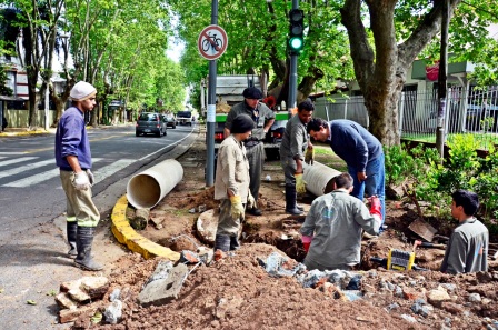 Amplían los desagües pluviales en Av. Del Libertador y Reinecke Amplían los desagües pluviales en Av. Del Libertador y Reinecke