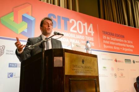 El diputado nacional por el Frente Renovador Sergio Massa encabezó el cierre del tercer Salón Inmobiliario de Tigre.