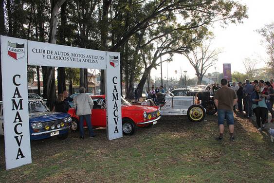 Autos antiguos y clásicos recorrieron San Isidro