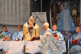 En Luján, el Cardenal Poli pidió construir un país “más fraterno” donde todos “trabajen por la paz” En Luján, el Cardenal Poli pidió construir un país “más fraterno” donde todos “trabajen por la paz”