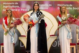 Una joven de Escobar es la nueva Reina Nacional de la Flor Una joven de Escobar es la nueva Reina Nacional de la Flor