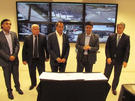 Scioli y Macri firmaron la adhesión de Vicente López  a la policía local