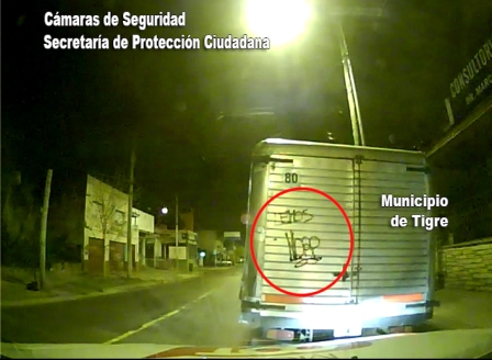 Detienen a un grafitero dañando propiedad privada en Tigre