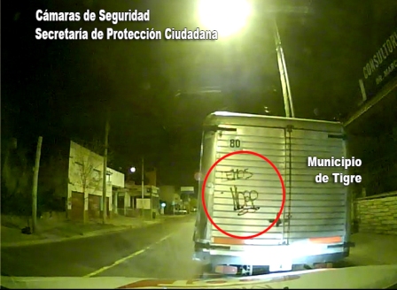 Detienen a un grafitero dañando propiedad privada en Tigre Detienen a un grafitero dañando propiedad privada en Tigre