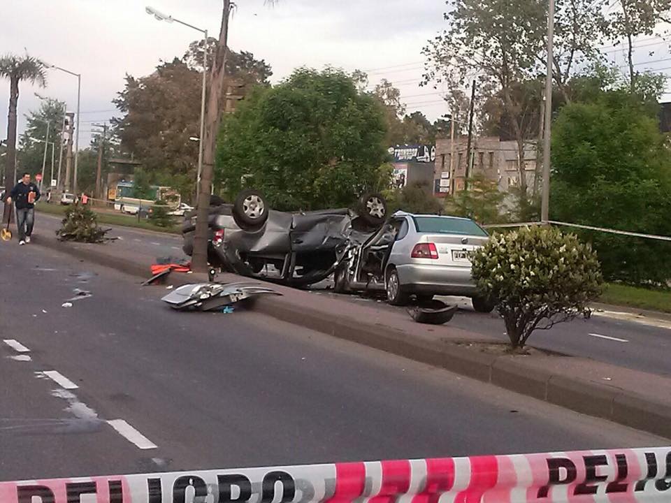 Un muerto y seis heridos en un choque múltiple en Tigre () Un muerto y seis heridos en un choque múltiple en Tigre ()