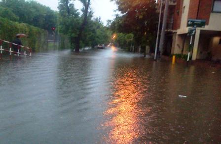 Calles anegadas y un campamento estudiantil evacuado por el temporal en Tigre Calles anegadas y un campamento estudiantil evacuado por el temporal en Tigre