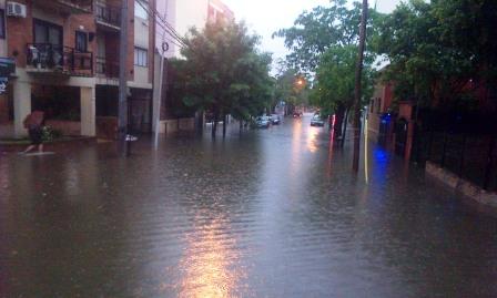 Calles anegadas y un campamento estudiantil evacuado por el temporal en Tigre Calles anegadas y un campamento estudiantil evacuado por el temporal en Tigre