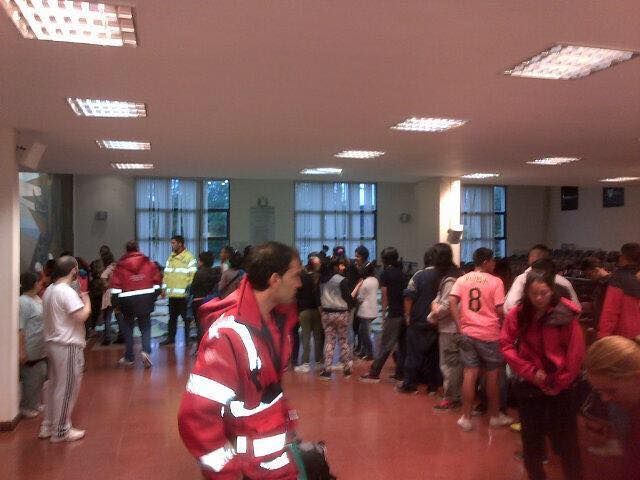 Chicos evacuados en el HCD de Tigre Chicos evacuados en el HCD de Tigre