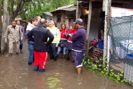 Asisten a los vecinos de Tigre afectados por la sudestada Asisten a los vecinos de Tigre afectados por la sudestada