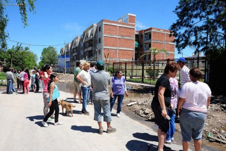 Reclamo de los vecinos de Villa Liniers de Tigre por obras de PROCREAR Reclamo de los vecinos de Villa Liniers de Tigre por obras de PROCREAR