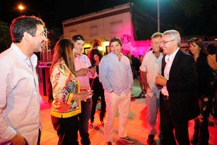 La “Noche de las artes” llenó el Boulebar Sáenz Peña de Tigre de música y color La “Noche de las artes” llenó el Boulebar Sáenz Peña de Tigre de música y color
