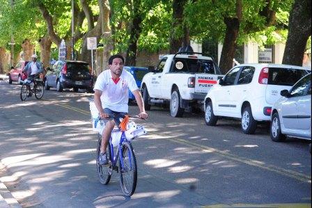 Grave denuncia por la pegatina de afiches ofensivos en Tigre